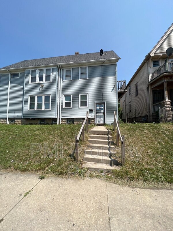 Building Photo - 2481 W Locust St