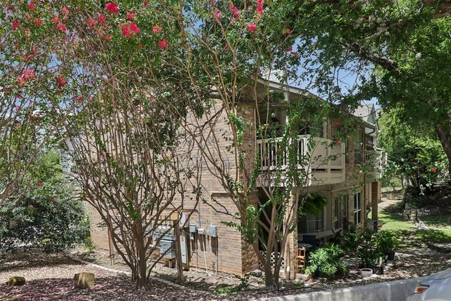 Building Photo - 2450 Wickersham Ln