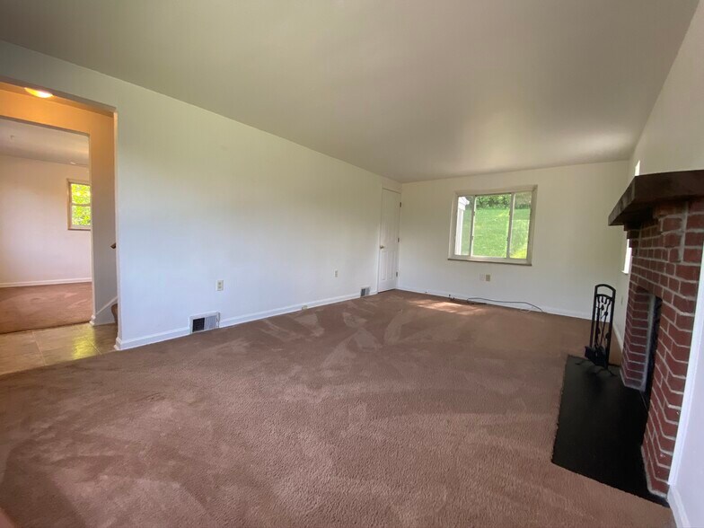 Living Room - 4443 Clairton Blvd
