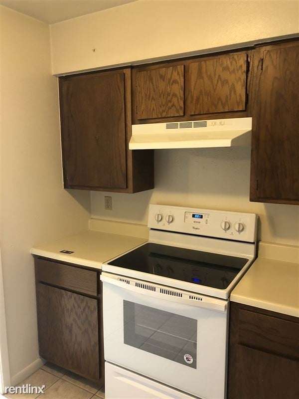 Building Photo - 2 br, 1.5 bath 4plex - 2815 Longmire Dr 28...