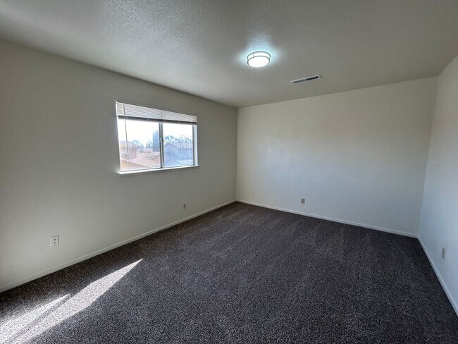 Building Photo - Gated community - Water, Garbage & Sewer I...