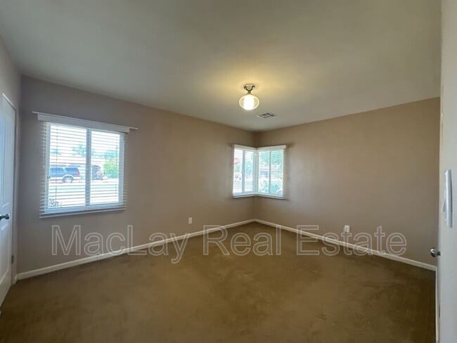 Building Photo - 1501 E Palm Ln