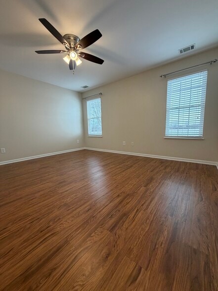 Building Photo - 10557 Maine Dr