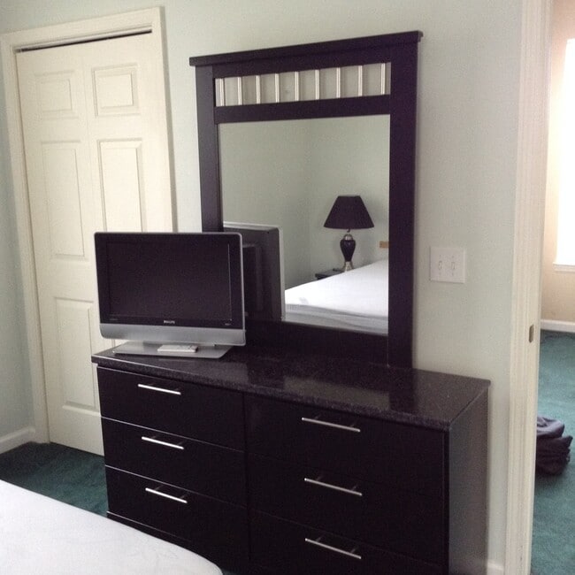 Building Photo - SPECIAL!  Fully Furnished 2 Bedroom Condo in River Oaks; 1/2 off rent second month
