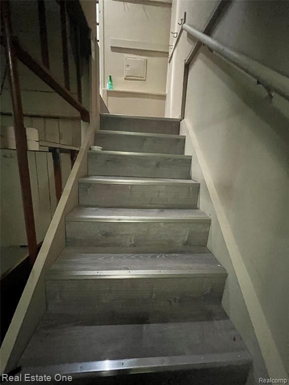 Building Photo - 10053 Royal Grand Ave