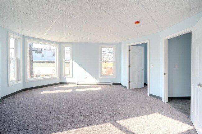 Building Photo - 74 Massabesic St