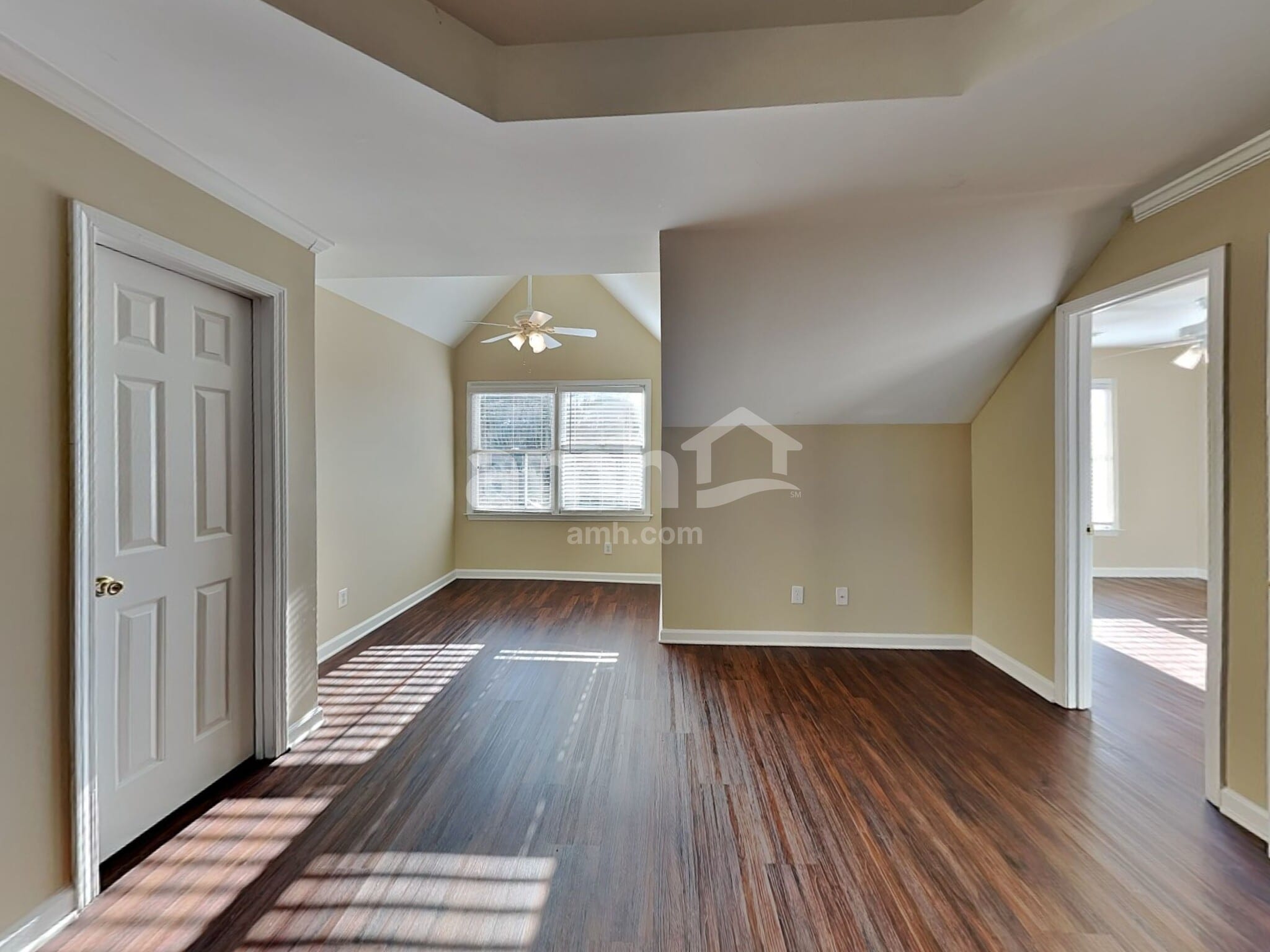 Building Photo - 3305 Maple Terrace Dr