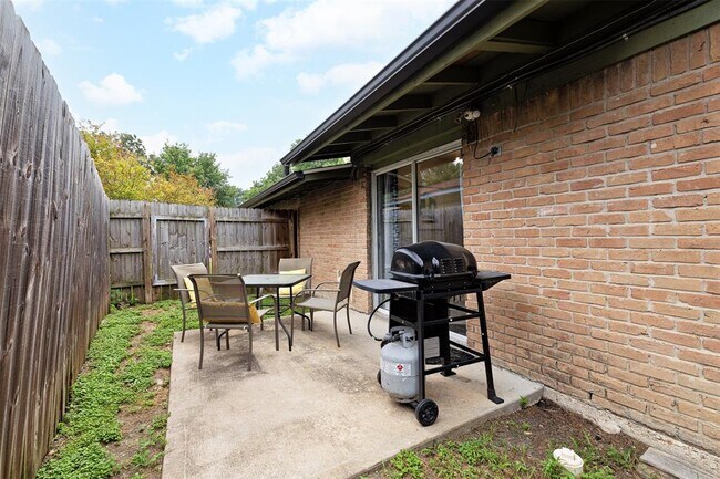 Building Photo - 2200 Lanier Dr