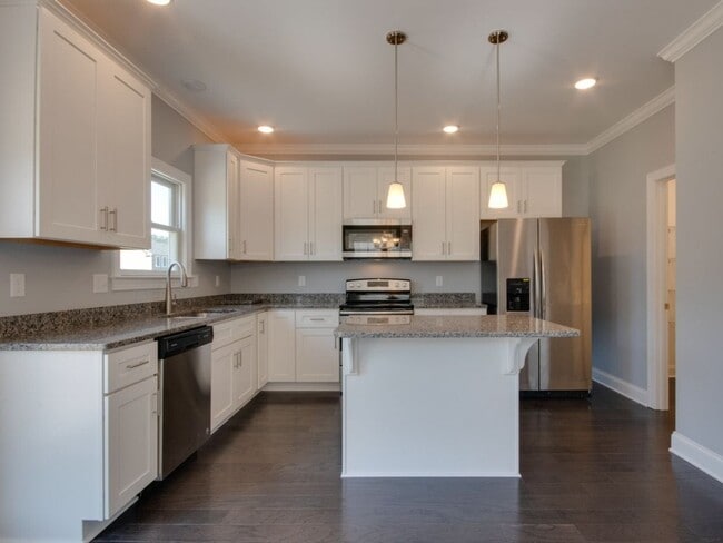 Building Photo - Luxury Rental The Townes at Congers Creek