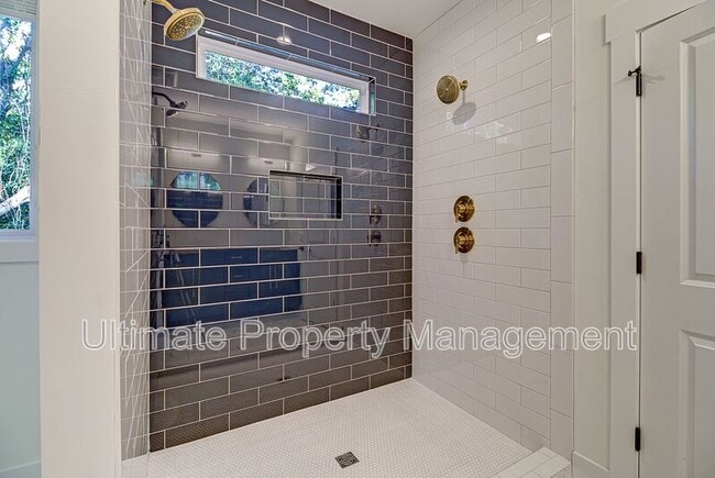 Building Photo - 213 Myrtle Ave