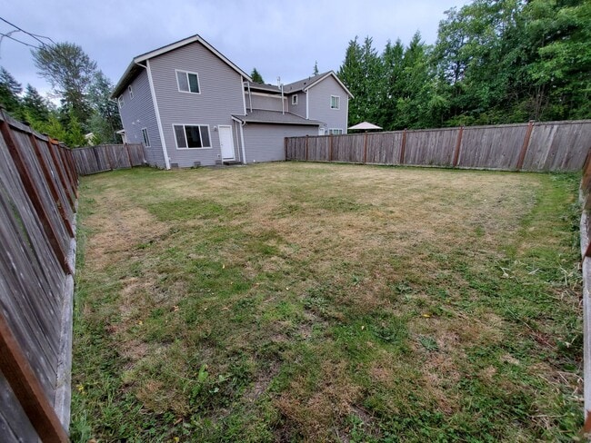 Building Photo - Left Side Duplex Available