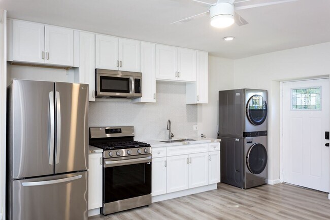 Building Photo - 4138 Middlesex Dr