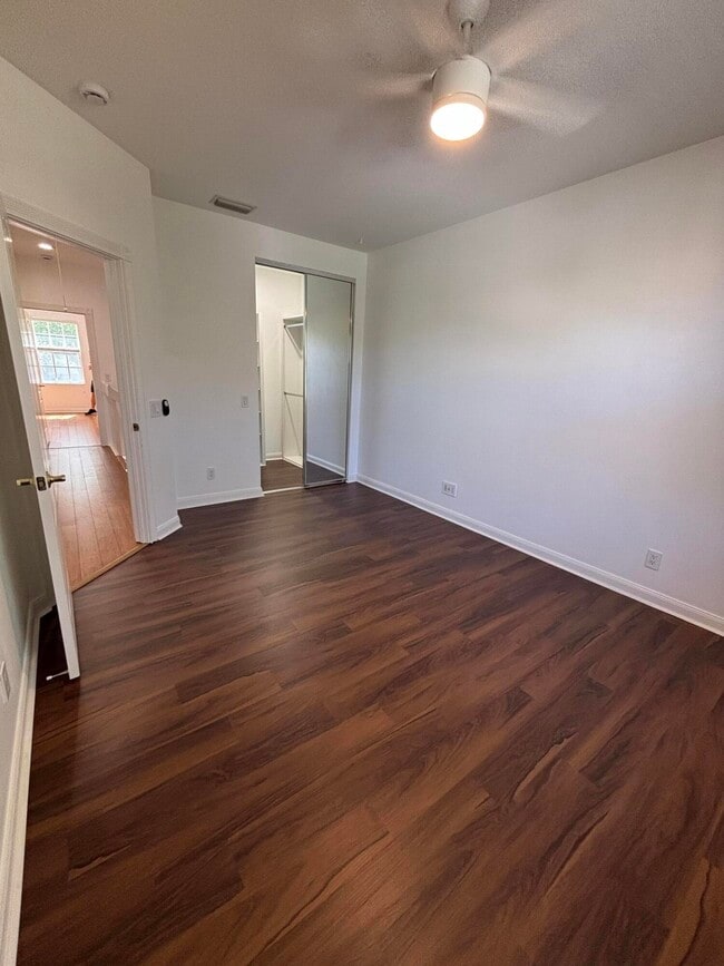 Building Photo - 140 Day Lily Dr