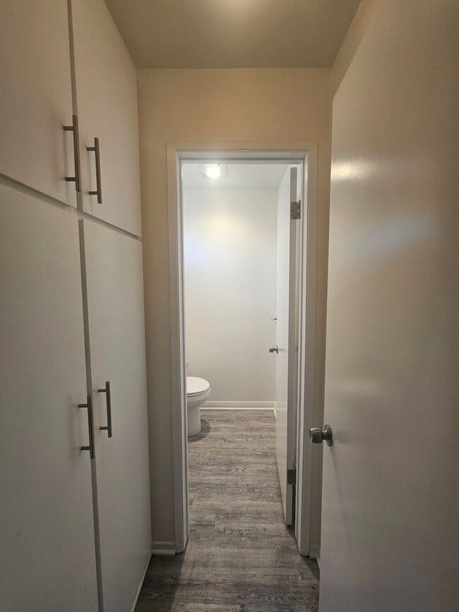 Building Photo - 2 bed 1.5 bath for rent just minutes away from the beach
