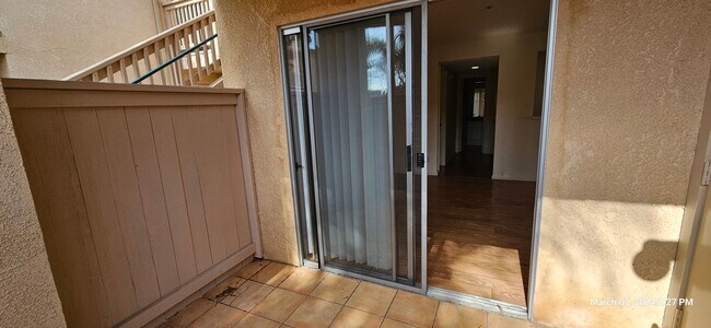 Building Photo - Las Palmas Down Stairs Condo in Gated Comm...