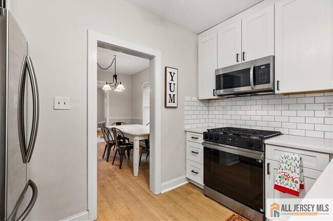 Building Photo - 21 Heathcote Brook Rd