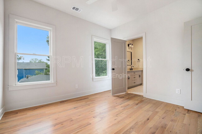 Building Photo - 1081 Hill St SE