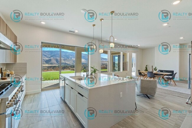 Building Photo - Stylish 3-Bedroom Sanctuary with Sophistic...