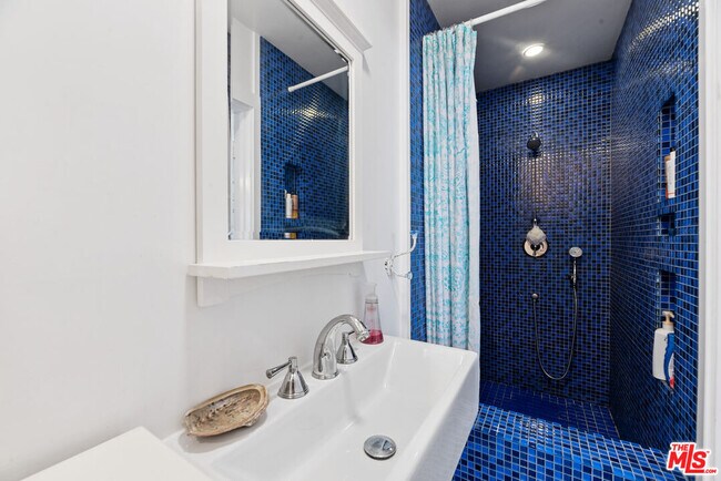 Building Photo - 10521 Cushdon Ave