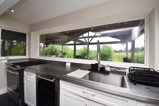 Building Photo - 6003 Long Leaf Dr