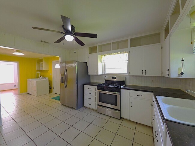 Building Photo - Spacious Country Home for Lease in Van, Texas!