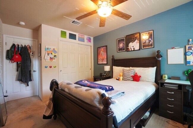 Building Photo - 3001 Bernardino Cove