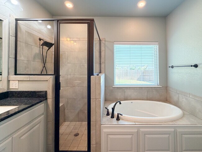 Building Photo - Lovely 3 bed, 2 bath Home in Burleson!