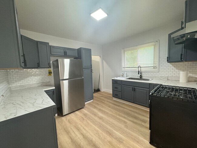 Building Photo - 148-152 Grand Avenue