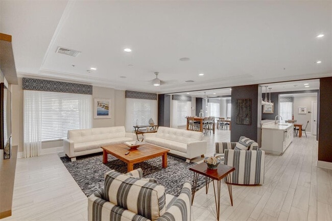 Building Photo - 700 E Boynton Beach Blvd