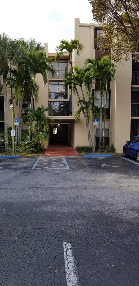 Building Photo - 14201 N Kendall Dr