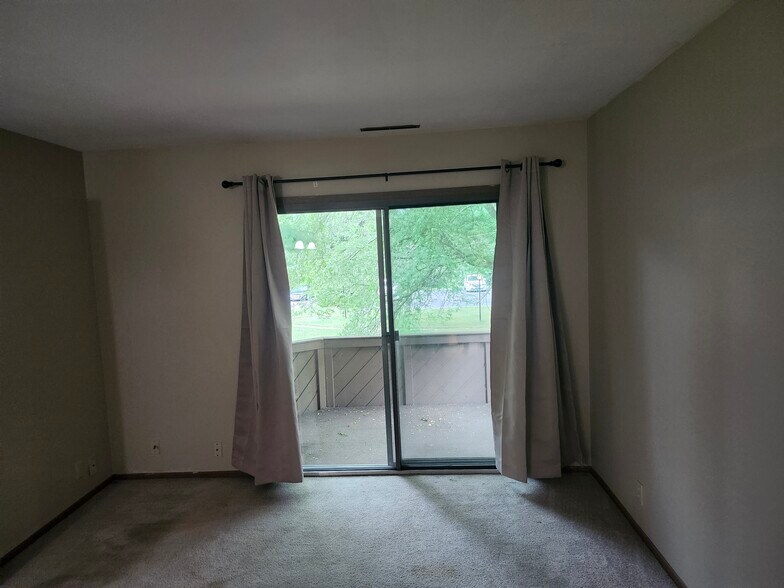 Building Photo - 130 Hartford Ct