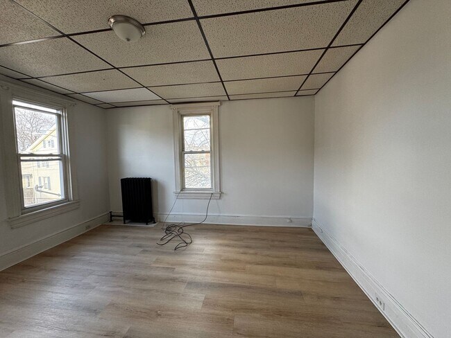 Building Photo - 05th St S 302-304