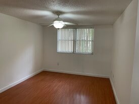 Building Photo - 8215 Lake Dr