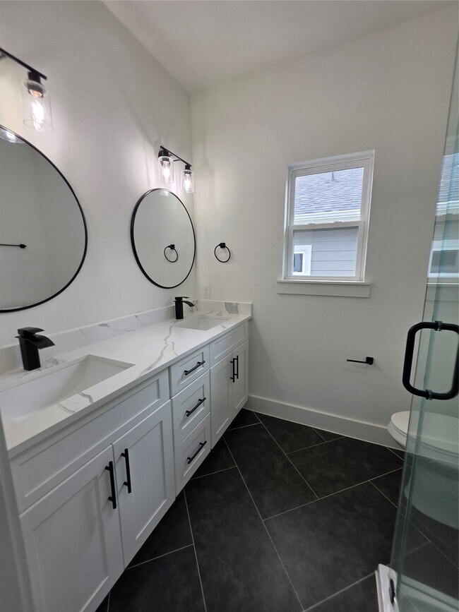 Building Photo - 1407 Odd Fellow St