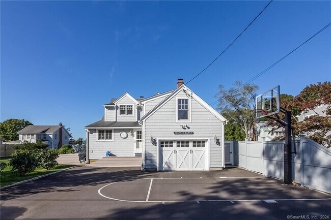 Building Photo - 140 Overshore Dr E