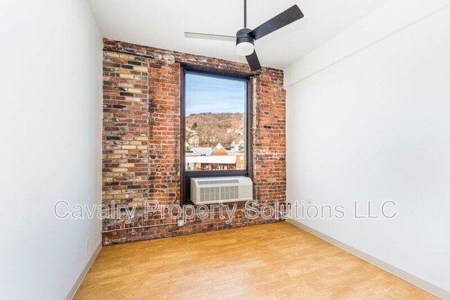 Building Photo - 1831 W Michigan St