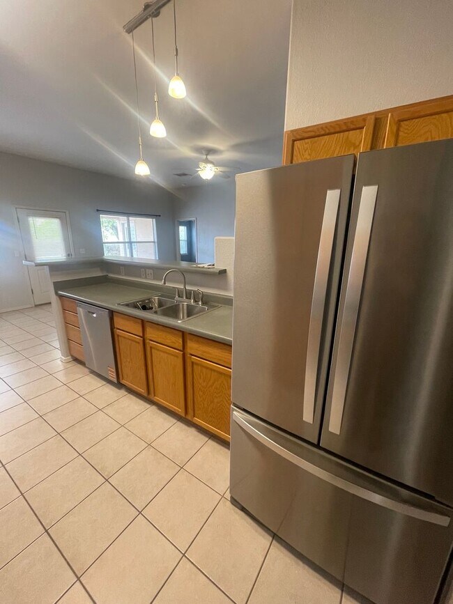 Building Photo - Charming 3 bedroom/2 bathroom Home located in Las Colinas