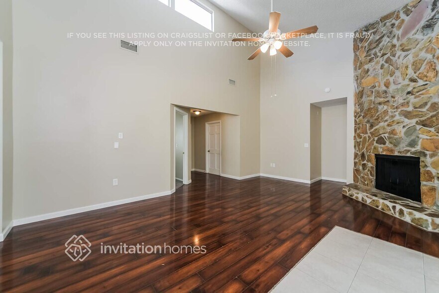 Building Photo - 341 Santiago Ct