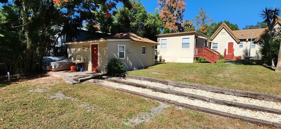 Building Photo - 410 W Howry Ave
