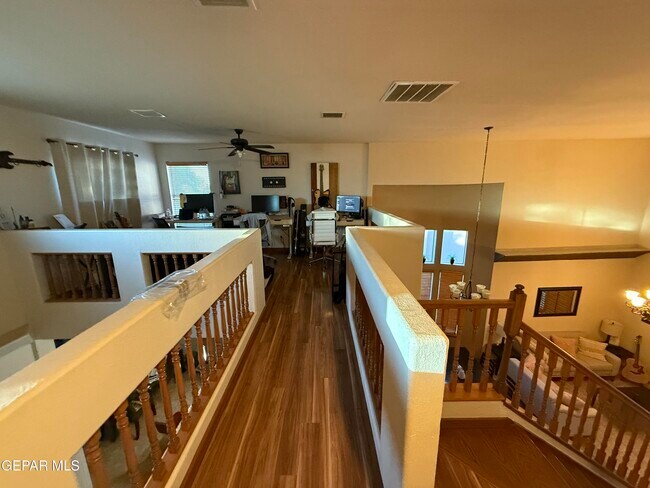 Building Photo - 3733 Tierra Campa Dr