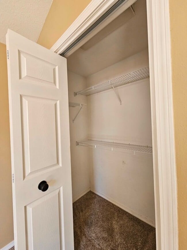 Building Photo - 3Bd/2Ba Single Story Home-Available to View!