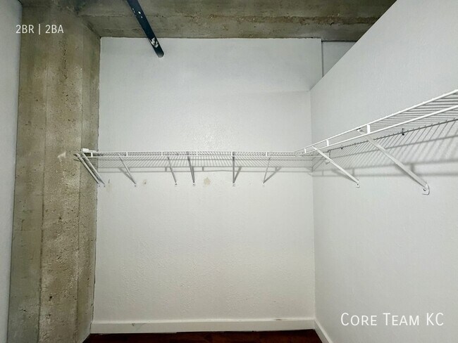 Building Photo - 934 Broadway Blvd