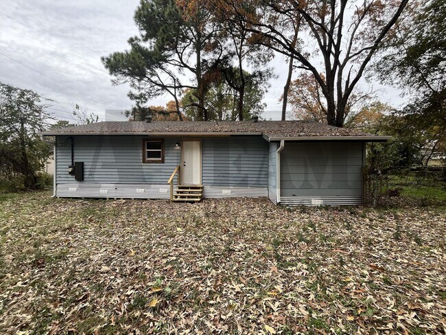 Building Photo - Beautifully updated 3-bedroom, 2-bathroom