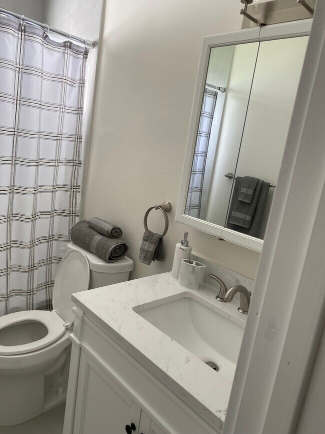 Building Photo - 3021 SW 78th Ct