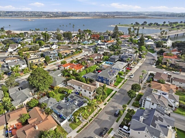 Building Photo - MISSION BAY 4-BED/3-BATH - 3 MIN WALK TO BAY