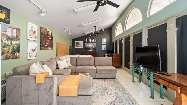 Building Photo - 5745 Riviere Dr