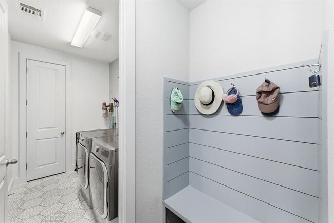 Building Photo - 108 Leon Loop