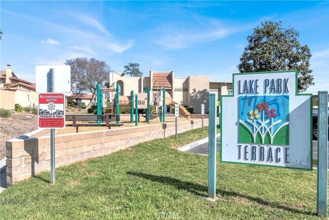 Building Photo - 2 Bedroom Townhome in San Marcos