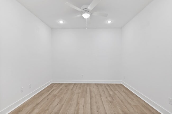 Building Photo - 5036 Mooney Fls Dr