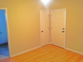 Building Photo - 1911 N Hollywood Way